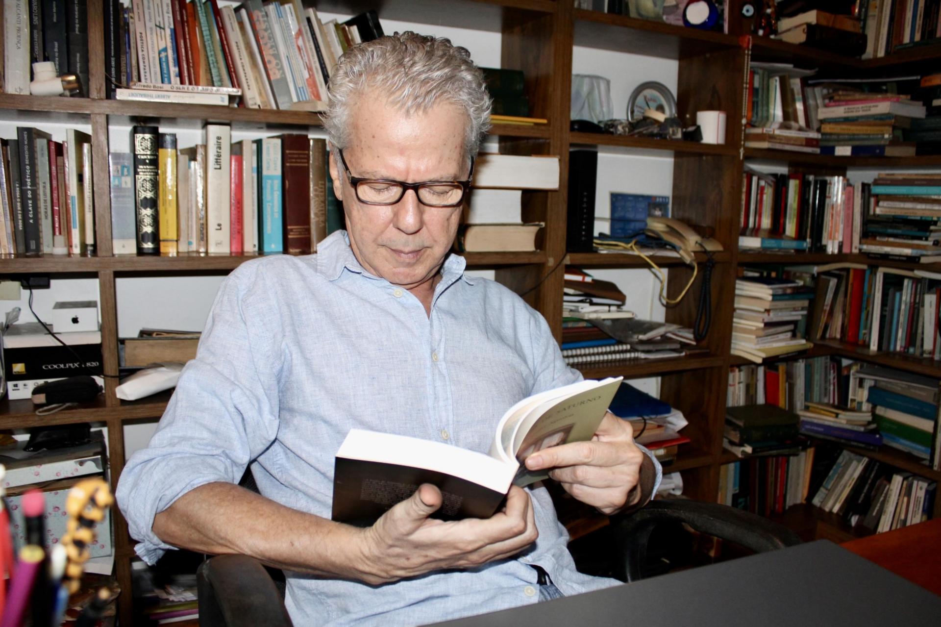 Poeta alagoano valoriza papel da Imprensa Oficial no fomento à produção literária