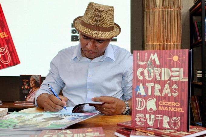 Literatura de cordel é destaque da Imprensa Oficial na Bienal do Livro de Alagoas