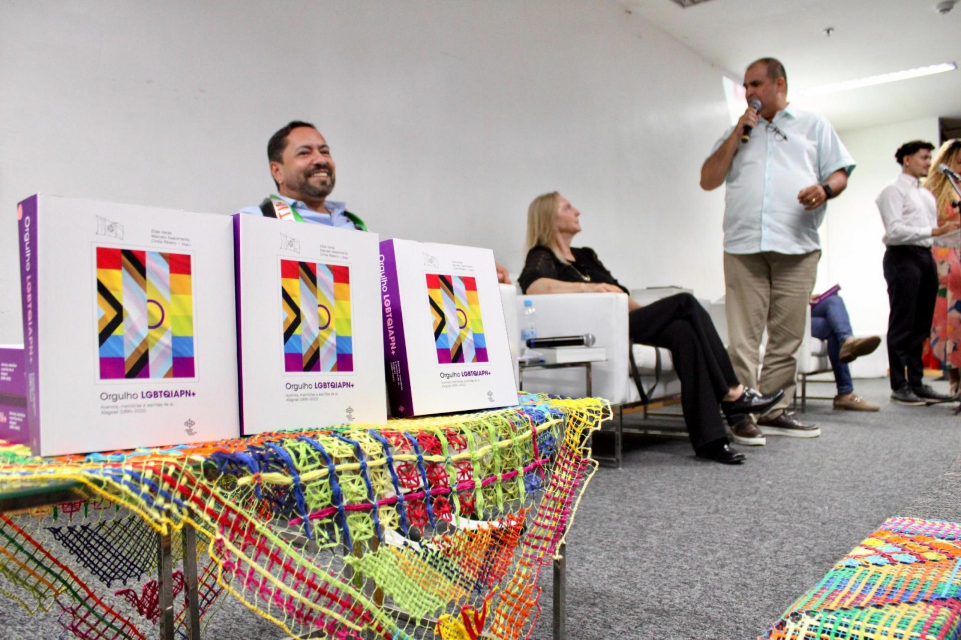 No Dia Nacional da Visibilidade Trans, Imprensa Oficial destaca parceria que resultou no livro “Orgulho LGBTQIAPN+”