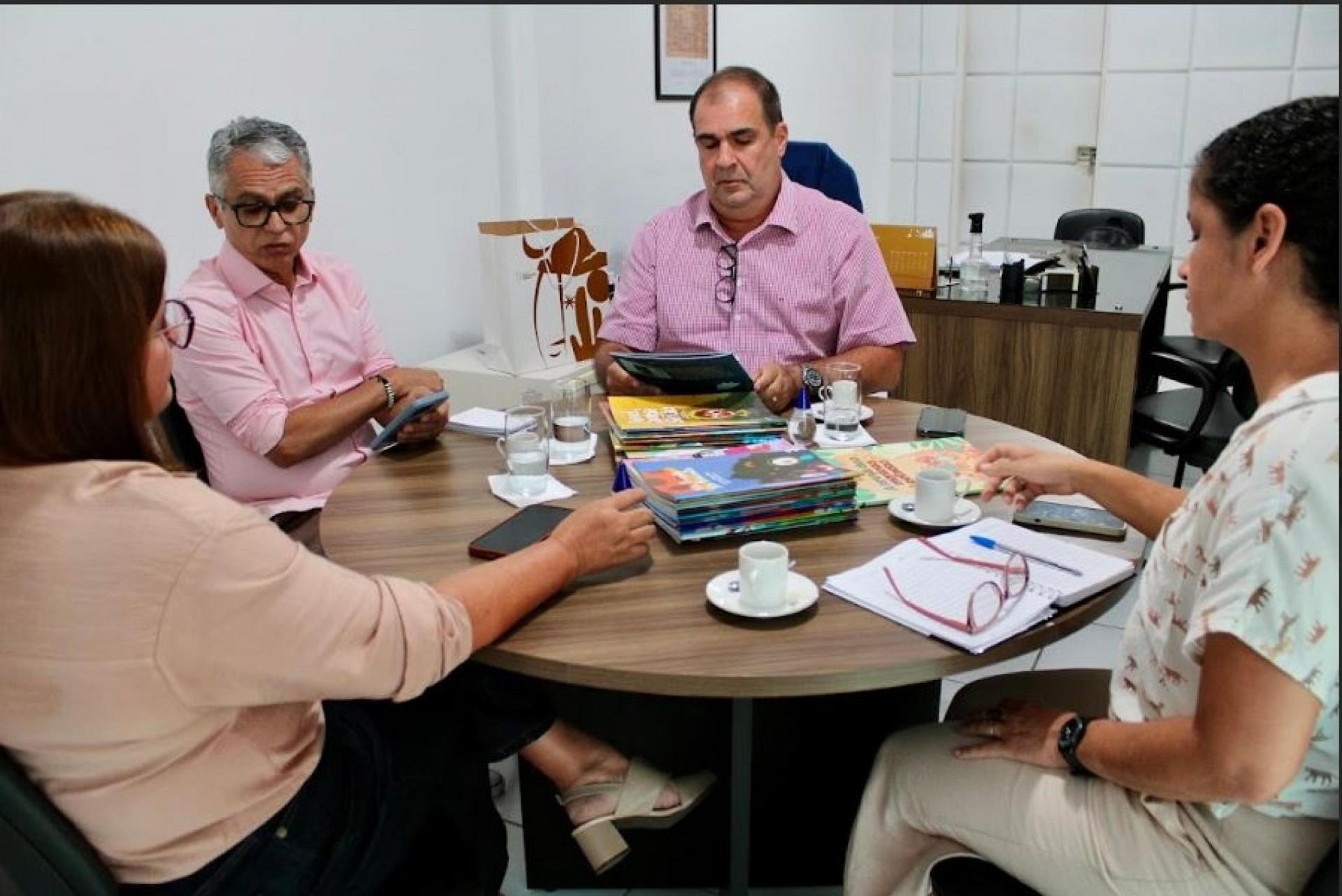 Imprensa Oficial firma parceria para estimular leitura em Delmiro Gouveia, no Sertão alagoano